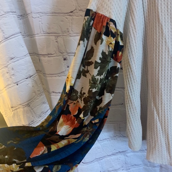 EUC waffle knit top with patterned sleeves - Picture 4 of 5